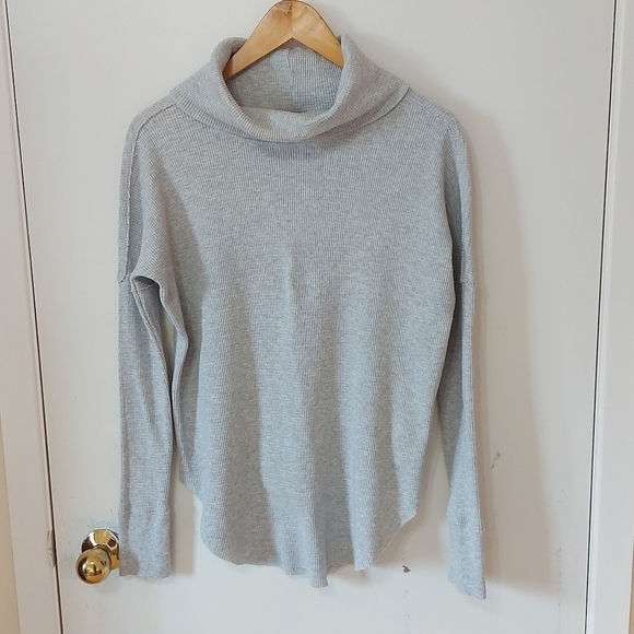 Aritzia TNA thermal cowlneck size XS - Picture 3 of 15